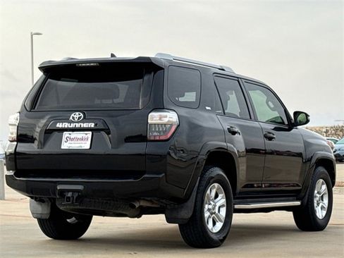 Used 2016 Toyota 4Runner SR5 Premium image 9