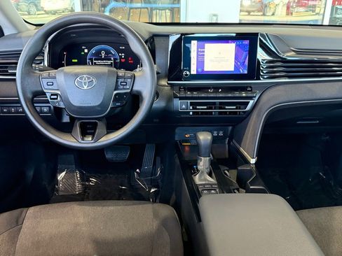 Used 2025 Toyota Camry LE image 31