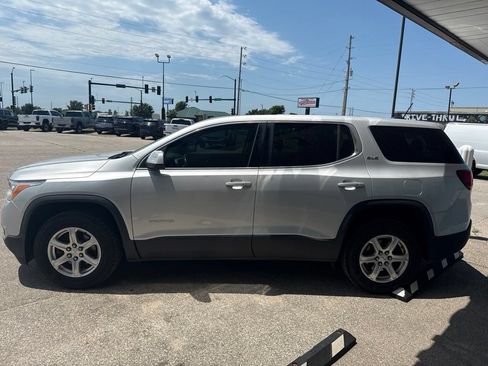 Used 2017 GMC Acadia SLE FWD image 3