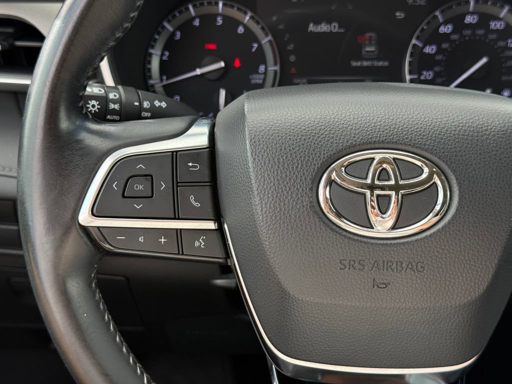Used 2021 Toyota Highlander XLE FWD image 11