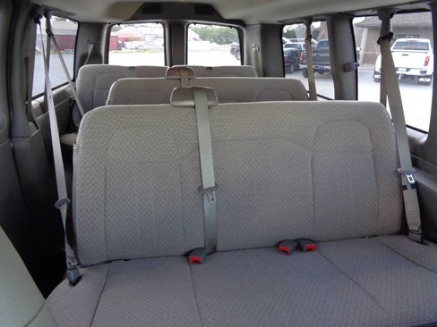 Used 2018 Chevrolet Express 3500 LS RWD image 18