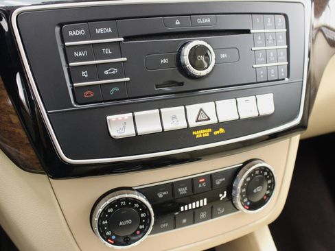 Used 2016 Mercedes-Benz GLE 350 w/ Premium Package image 61