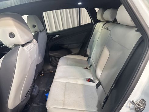 Used 2022 Volkswagen ID.4 Pro S image 9