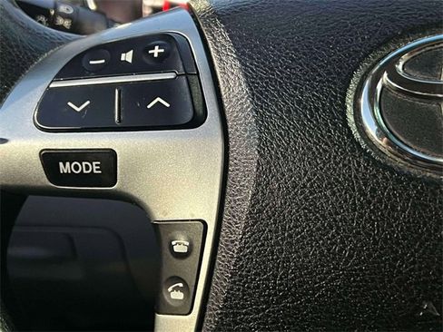 Used 2012 Toyota Highlander 4WD image 26