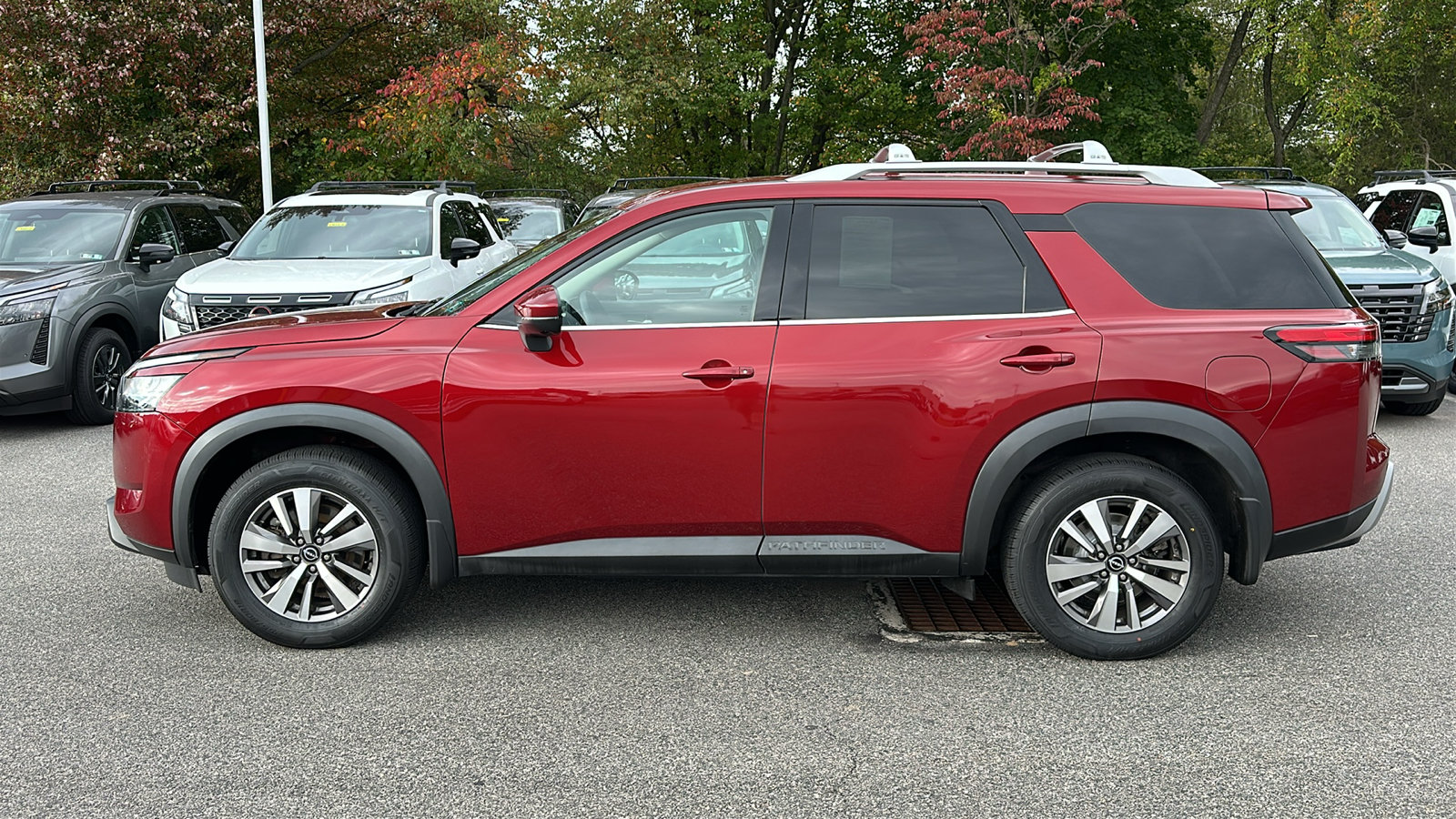 Used 2022 Nissan Pathfinder SL w/ SL Black Package AWD/4WD image 28