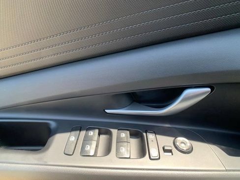 Used 2024 Hyundai Elantra SEL FWD image 13