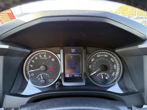 Used 2022 Toyota Tacoma TRD Off-Road AWD/4WD image 14