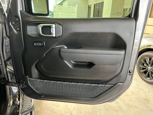 Used 2025 Jeep Gladiator Sport AWD/4WD image 34