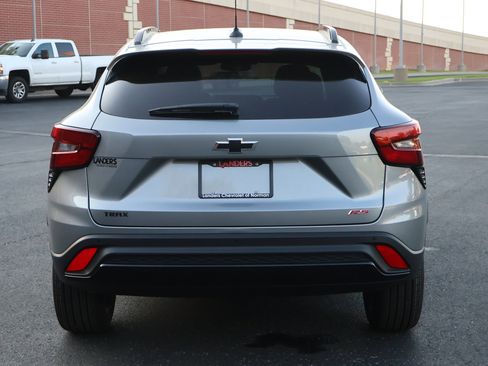 New 2026 Chevrolet Trax RS w/ Sunroof Package FWD image 25