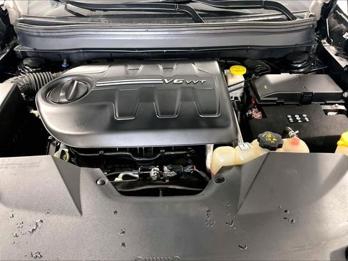 Used 2019 Jeep Cherokee Latitude Plus w/ Comfort/Convenience Group image 28