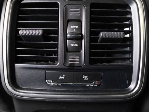 Certified 2024 Porsche Macan S AWD/4WD image 36