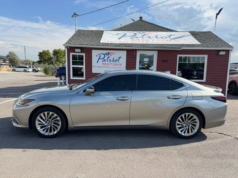 Used 2021 Lexus ES 300h w/ Accessory Package 2 image 3