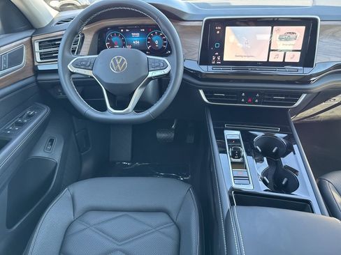 New 2026 Volkswagen Atlas SE image 16