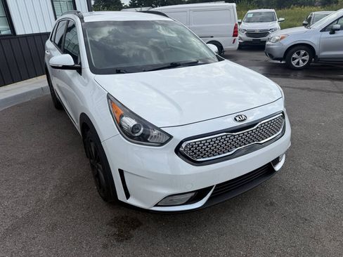 Used 2019 Kia Niro S Touring FWD image 4