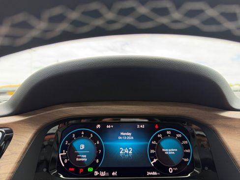 Used 2024 Volkswagen Atlas SE w/ Panoramic Sunroof Package image 10