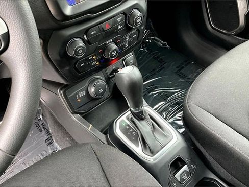 Used 2023 Jeep Renegade Latitude image 17