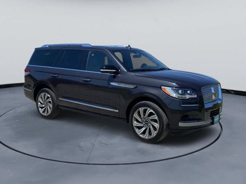 Used 2024 Lincoln Navigator Reserve AWD/4WD image 3