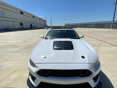 Used 2018 Ford Mustang Premium image 2