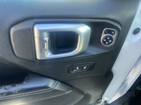 Used 2019 Jeep Wrangler Unlimited Sahara w/ Safety Group AWD/4WD image 14