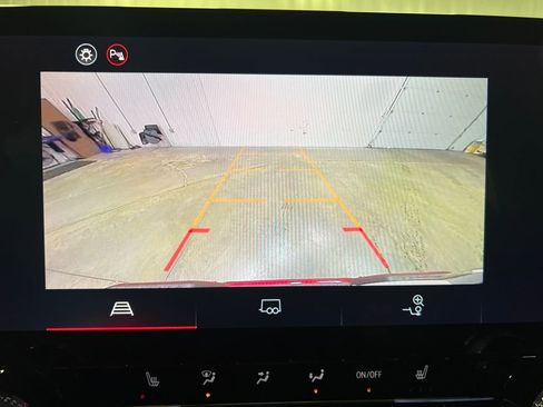 New 2026 GMC Canyon Elevation w/ Convenience Package image 24