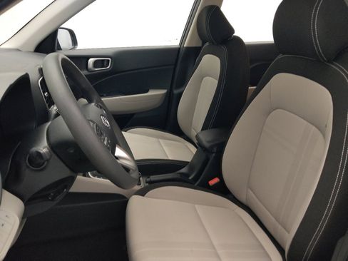 Used 2020 Hyundai Venue SEL FWD image 17