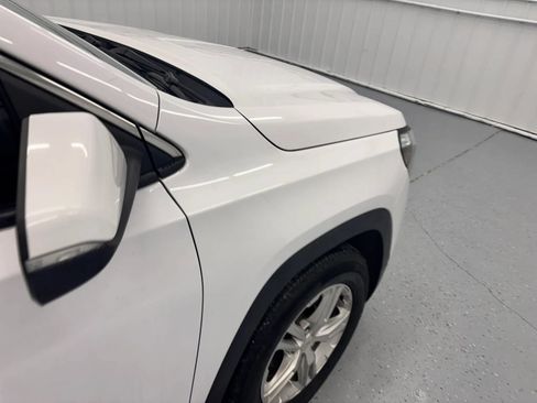 Used 2022 GMC Terrain SLE w/ Driver Convenience Package FWD image 28