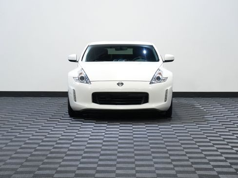 Used 2016 Nissan 370Z Touring RWD image 4