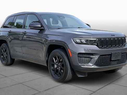 Certified 2024 Jeep Grand Cherokee Altitude image 3