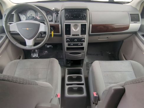 Used 2010 Chrysler Town & Country Touring image 22