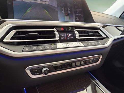 Used 2021 BMW X7 xDrive40i w/ Premium Package 2 image 25