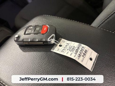 Used 2021 Jeep Wrangler Unlimited Sahara w/ Uconnect 4C Nav & Sound Group AWD/4WD image 29