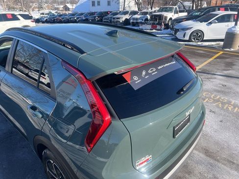 Certified 2023 Kia Niro EX image 36