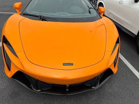 Used 2026 McLaren Artura Spider RWD image 2