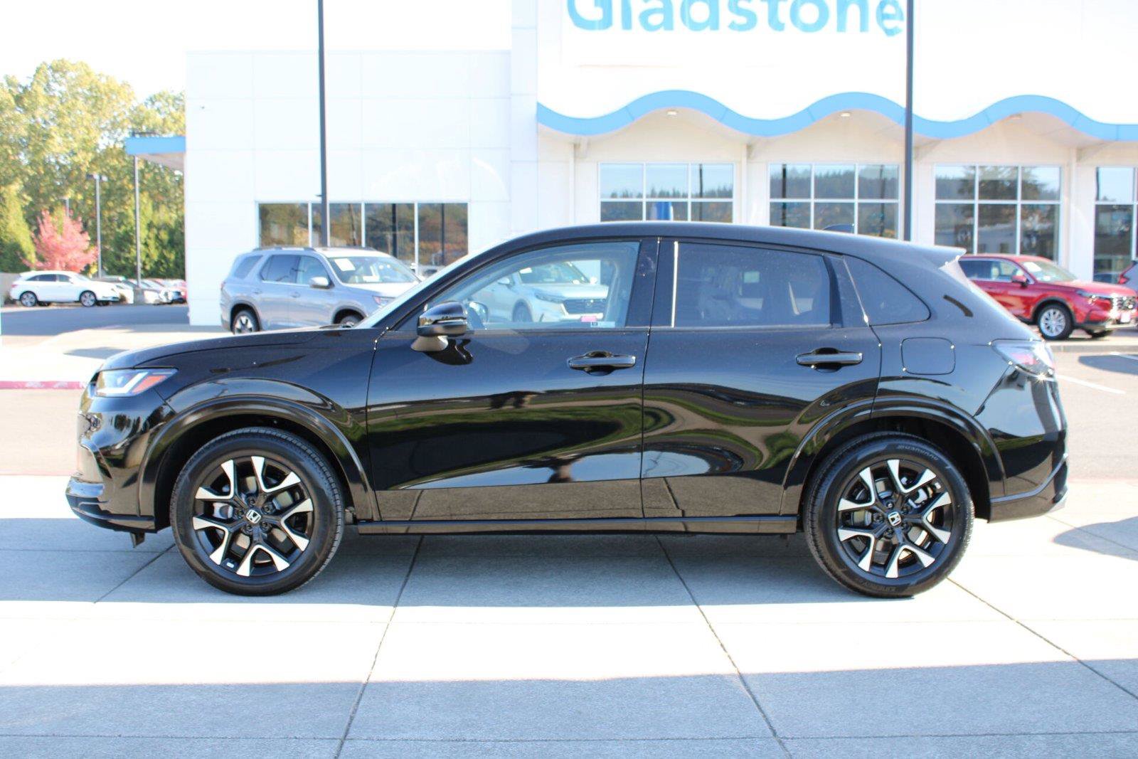 Used 2025 Honda Pilot TrailSport image 2