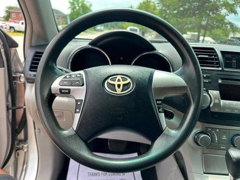Used 2011 Toyota Highlander 2WD w/ Tech Pkg image 8