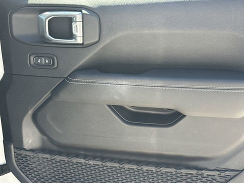 Used 2022 Jeep Wrangler Unlimited Sahara image 15