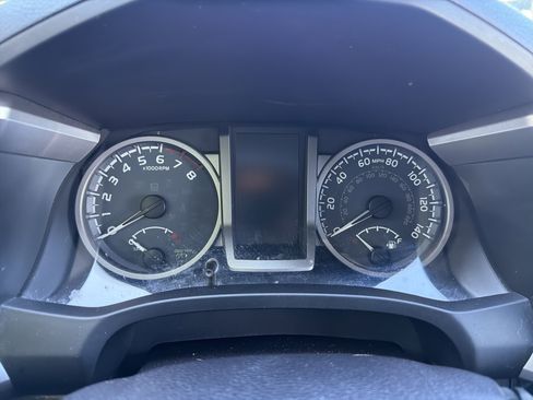 Used 2016 Toyota Tacoma SR5 w/ SR5 Appearance Package (SN) RWD image 21