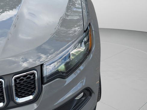 Used 2023 Jeep Compass Latitude image 13