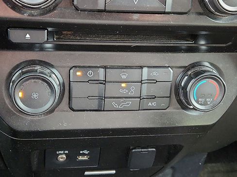 Used 2015 Ford F150 XLT image 10