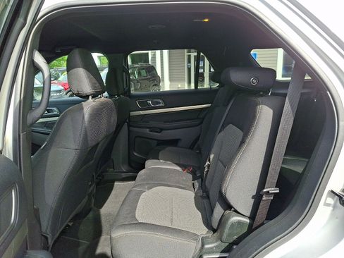 Used 2019 Ford Explorer XLT AWD/4WD image 11