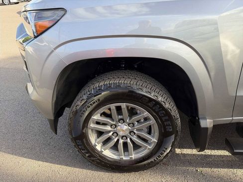 Used 2025 Chevrolet Colorado LT image 18