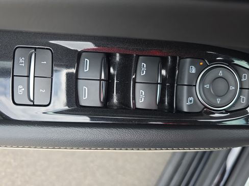 Used 2023 Cadillac Escalade Premium Luxury AWD/4WD image 29