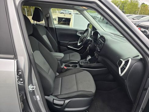 Used 2023 Kia Soul LX w/ LX Technology Package FWD image 12