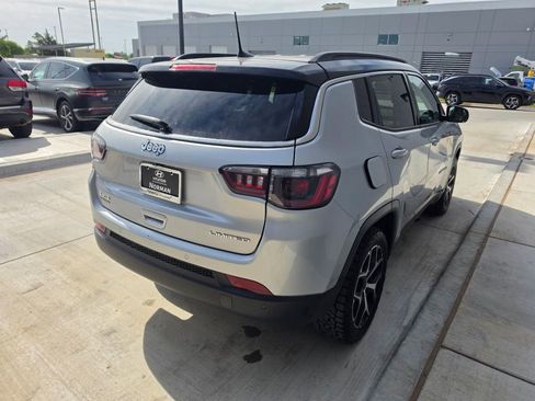 Used 2025 Jeep Compass Limited image 4