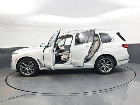 Used 2023 BMW X7 xDrive40i w/ Premium Package image 41