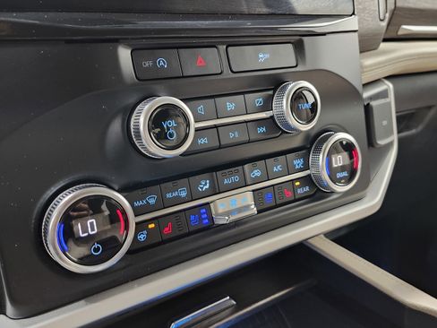 Used 2024 Ford Expedition Limited image 34