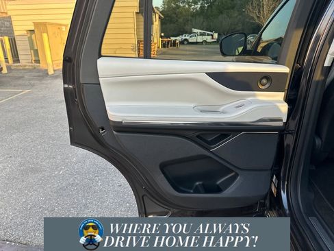 New 2026 Lincoln Navigator Premiere image 26