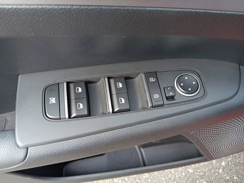 Used 2023 Kia Forte LXS image 13