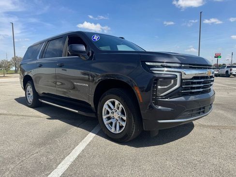 Used 2025 Chevrolet Suburban LT AWD/4WD image 9
