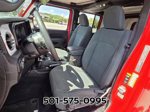 Used 2025 Jeep Wrangler Unlimited Sahara AWD/4WD image 10